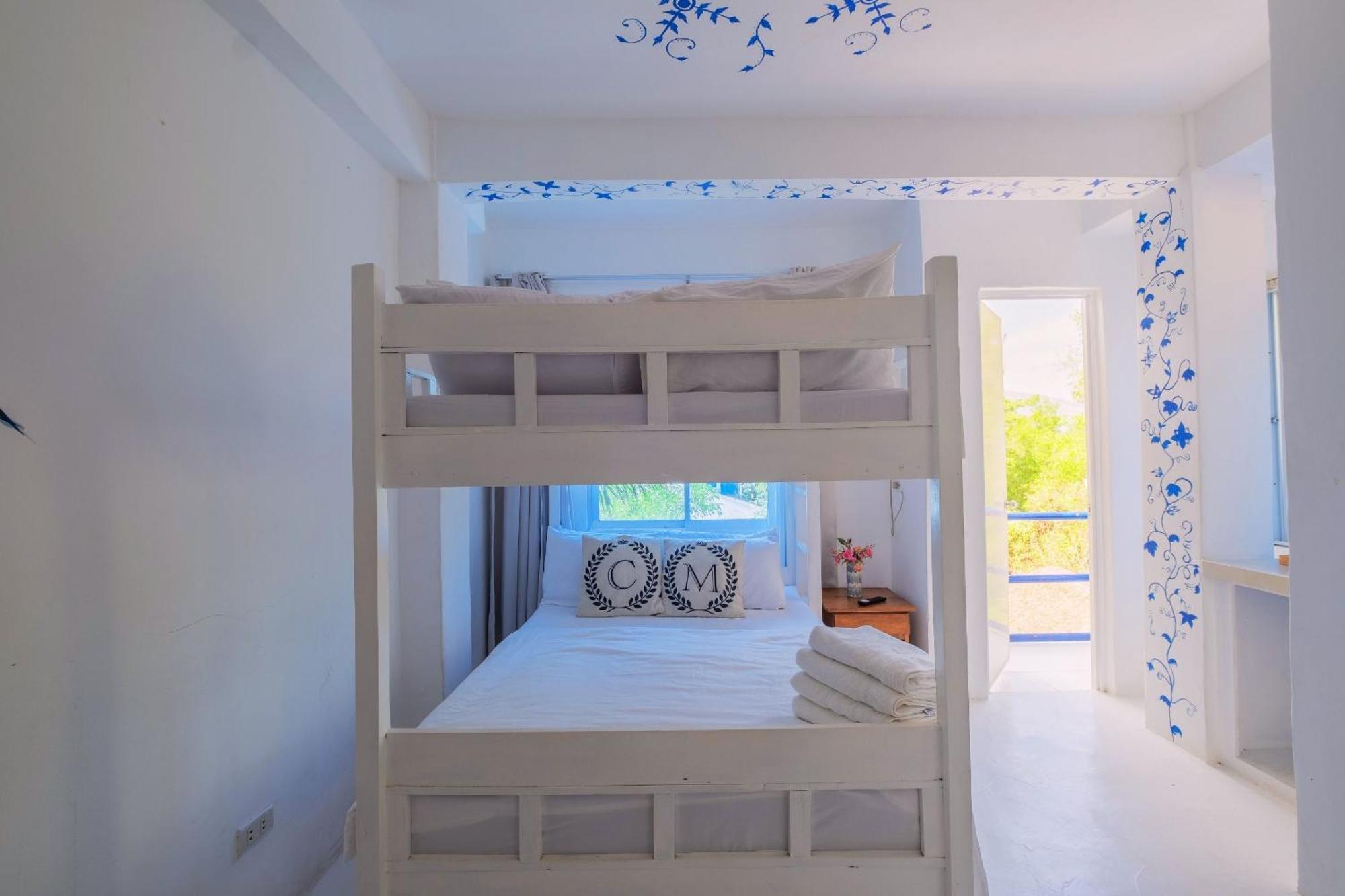 Club Monet Beachfront Resort By Cocotel Cabangan Habitación foto